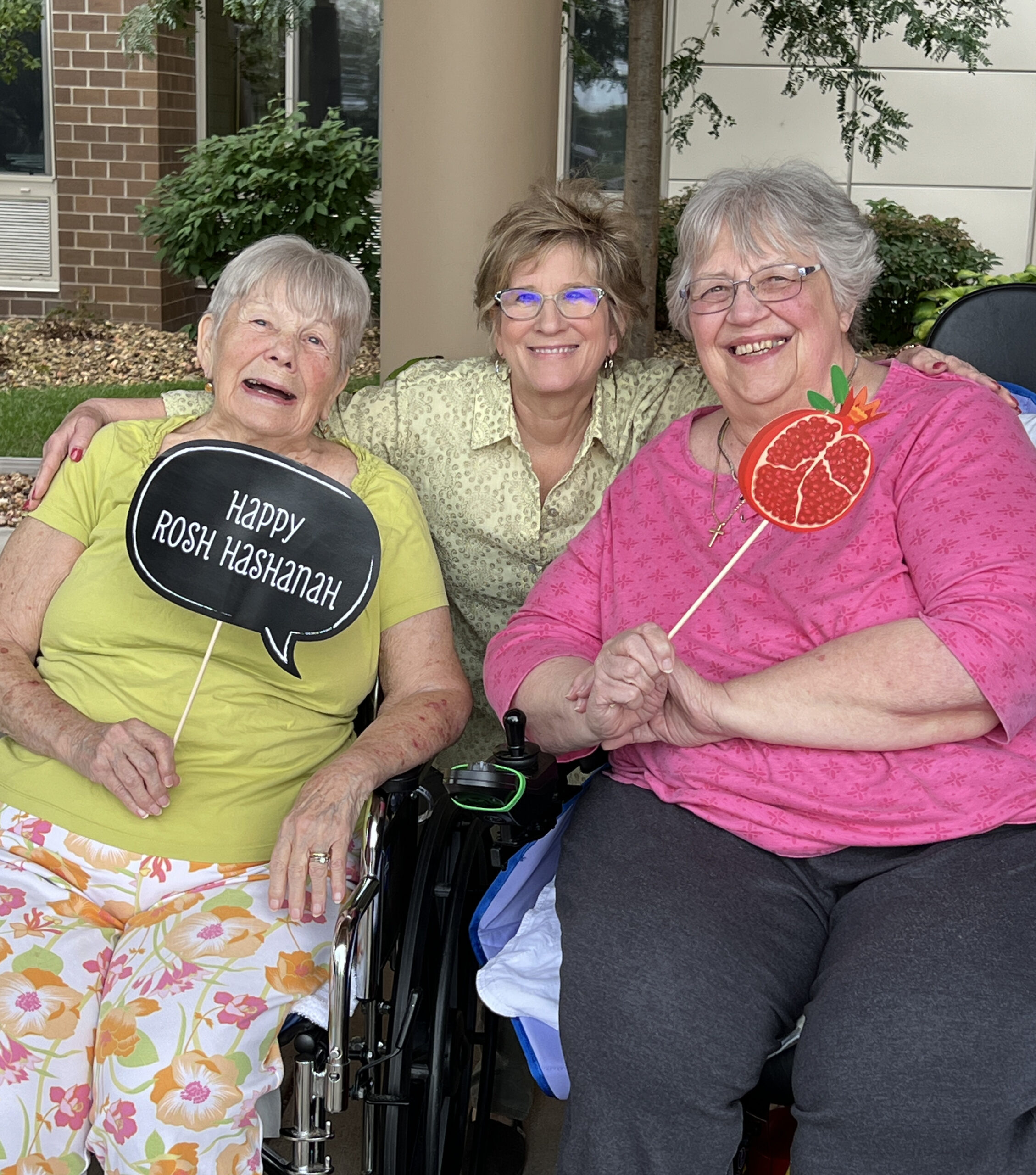 Jewish Home Celebrates Rosh Hashanah with 5th Annual Parad